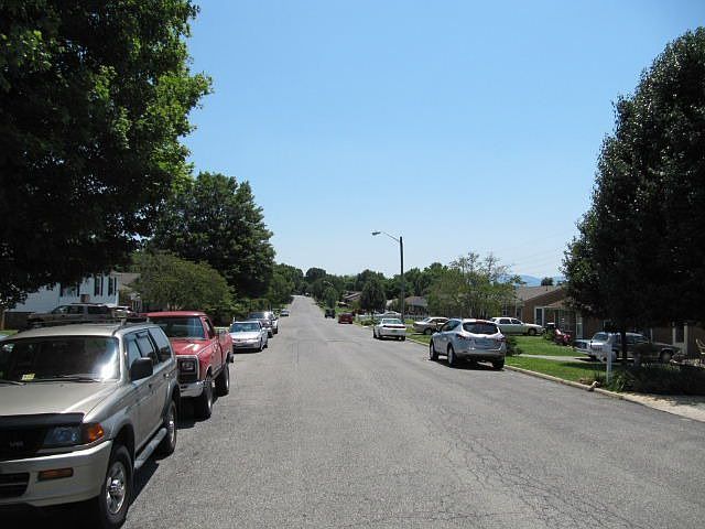 2nd image of 4660 Long Acre Dr NE