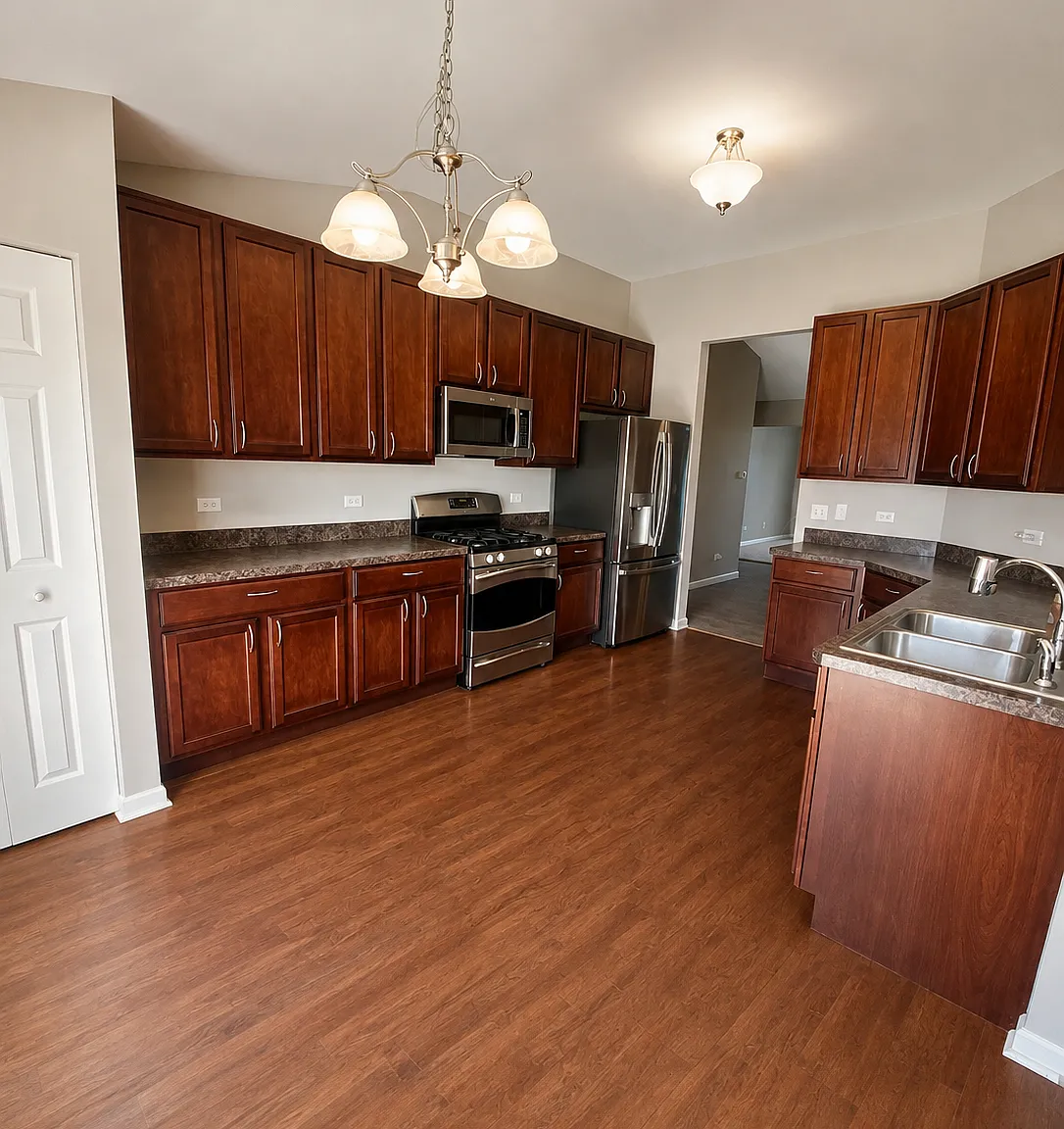 3 bed, 1818 sqft, $2,650 — Photo 3