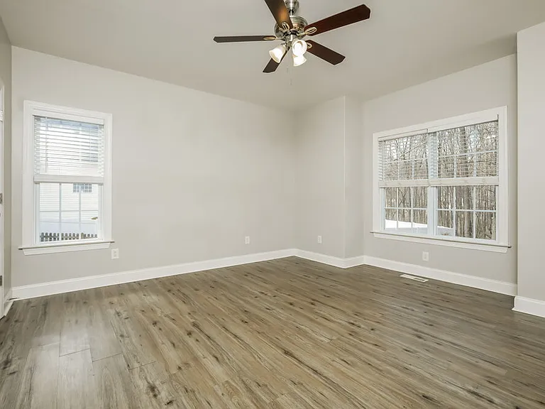 49 E Trafalgar Ct — Photo 10