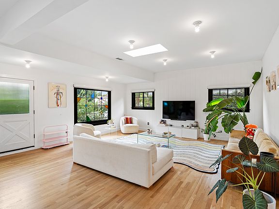 3rd image of 623 N Sierra Bonita Ave