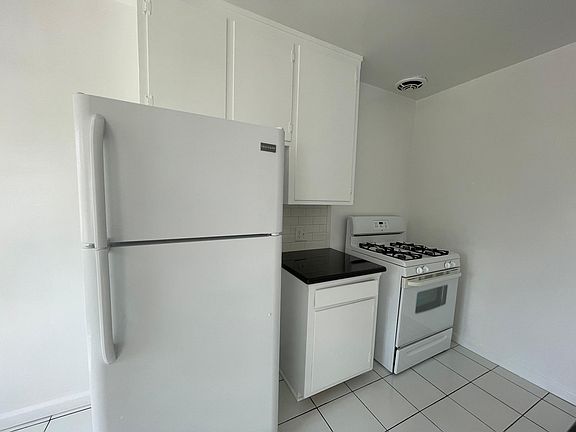 3rd image of 1455 24th St #10