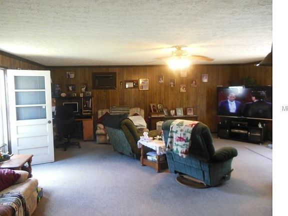 5th image of 1001 Greenbriar Dr