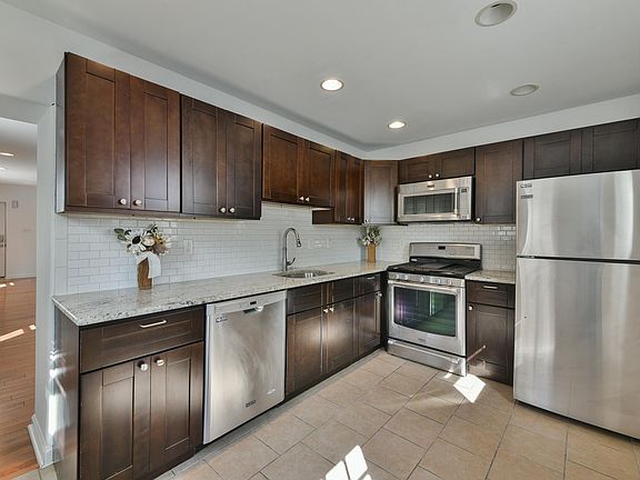 5th image of 2609 Sepviva St