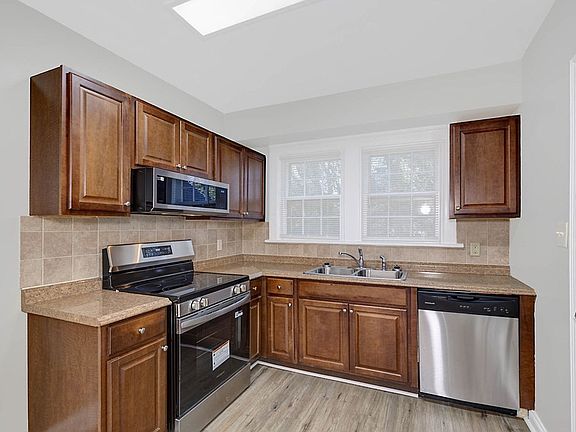 5th image of 3316 Woodlawn Ave