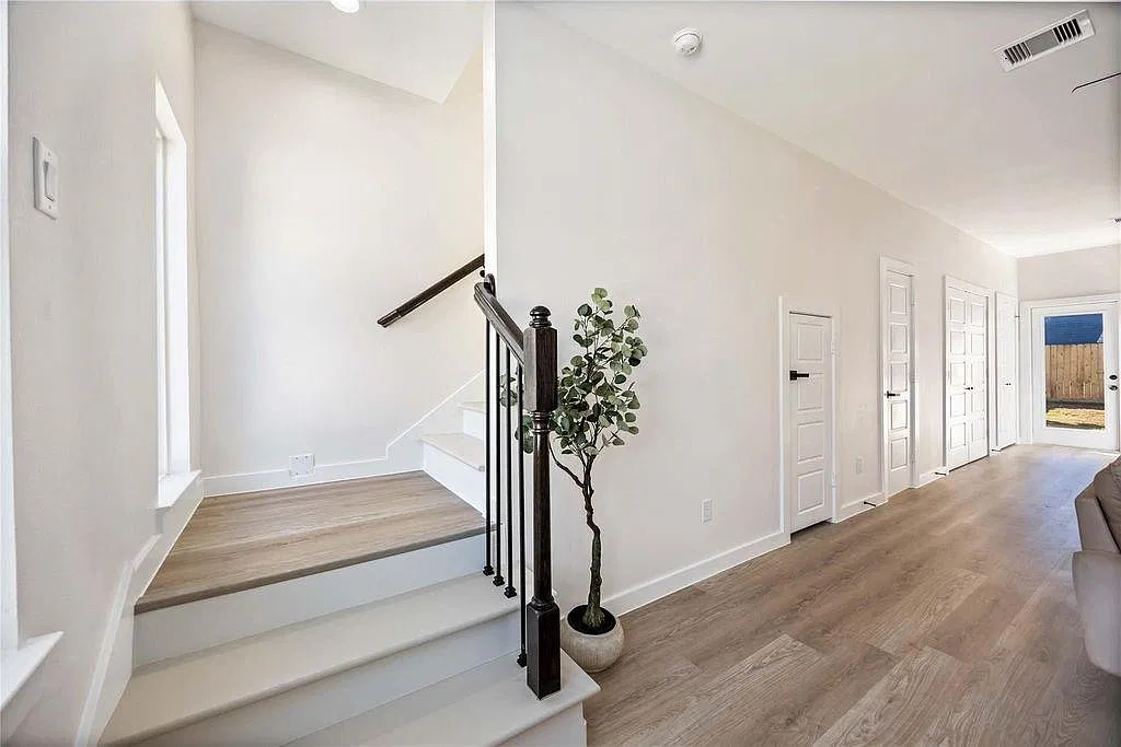 2 bed, 2.5 bath, $1,800 — Photo 4