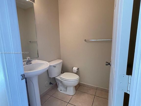 4th image of 10561 SW 6th St #1304