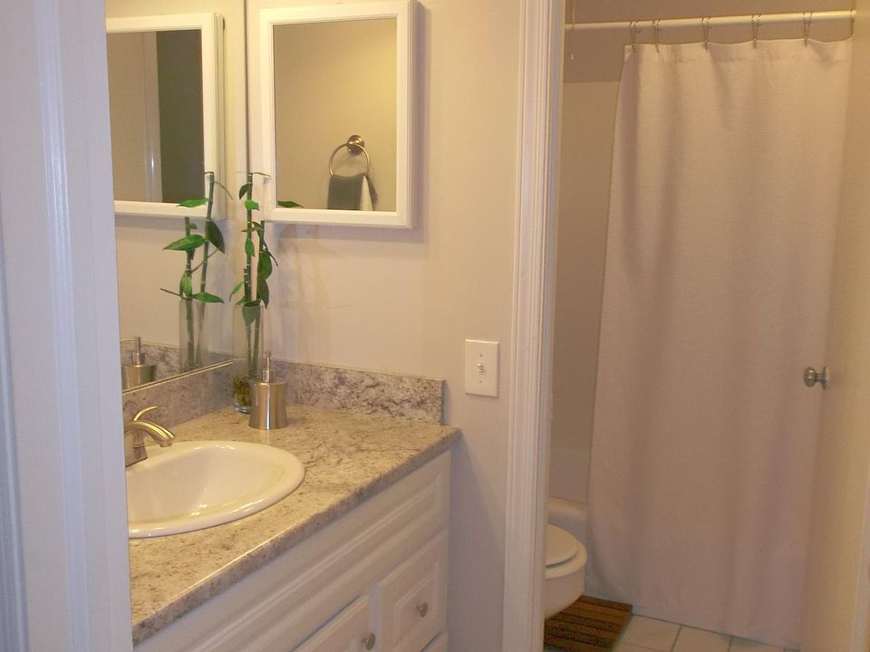 2nd image of 2 Admiralty Dr APT 2
