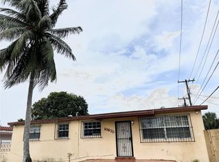 10670 SW 6th St, Sweetwater, FL 33174