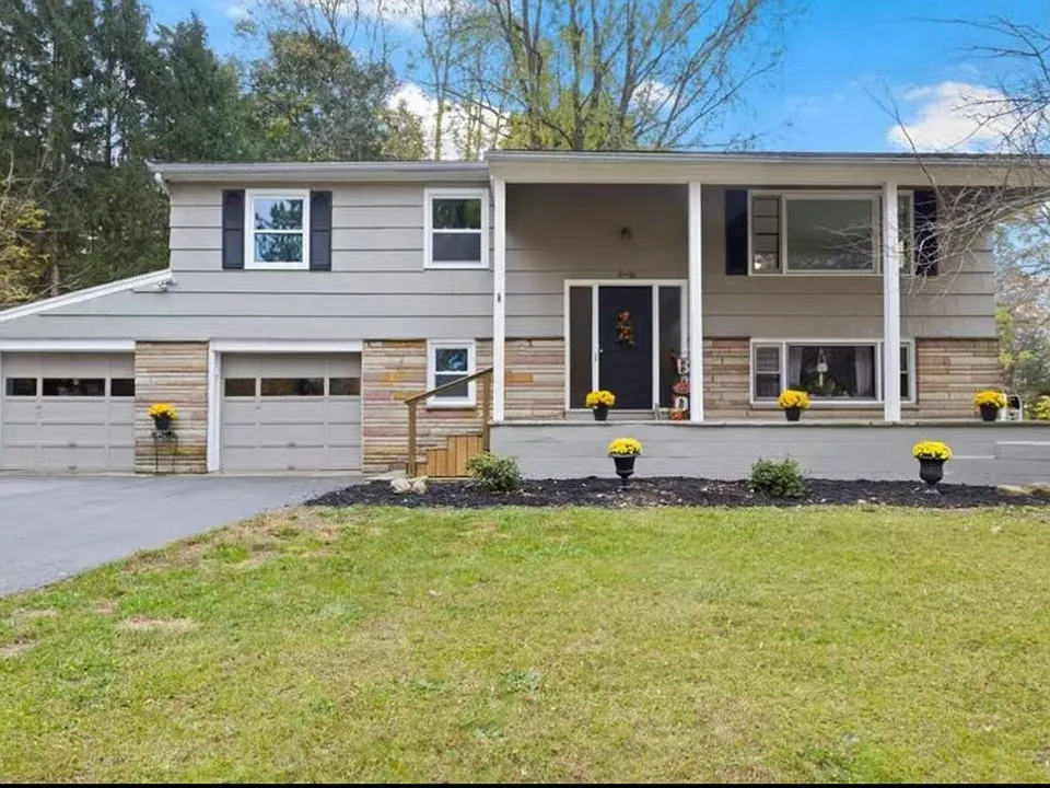 8-10 Brandywine Ln