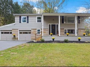 8-10 Brandywine Ln, Fairport, NY 14450