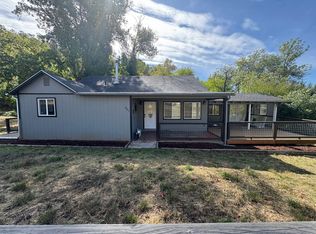301 Yew Ln, Roseburg, OR 97471