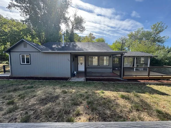 301 Yew Ln, Roseburg, OR 97471