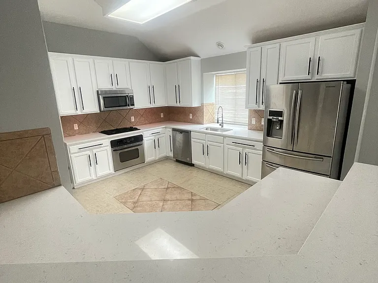 8375 Towne Bridge Dr — Photo 10