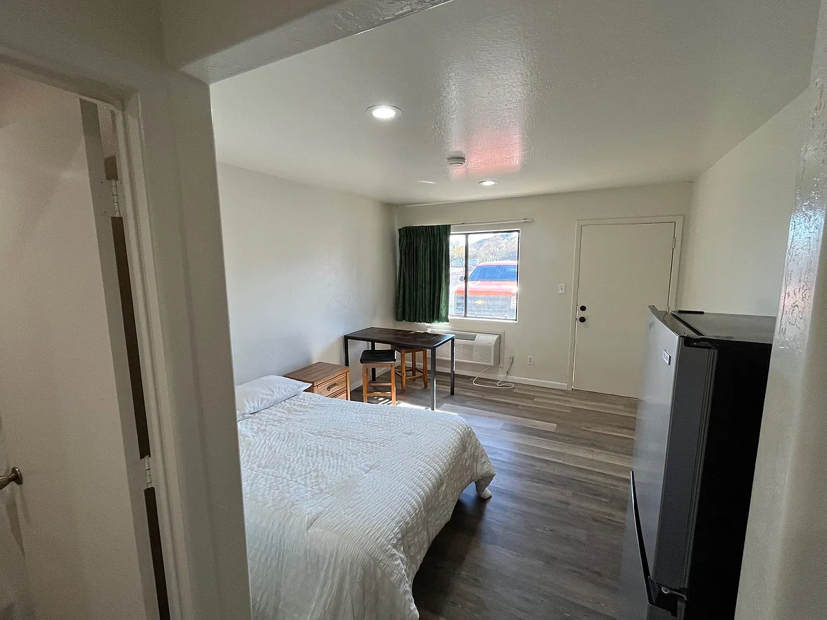 Building Photo - 133 W Elmer Ln #202