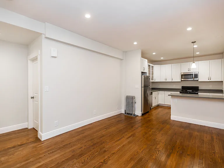 2737 Sutter — Photo 1