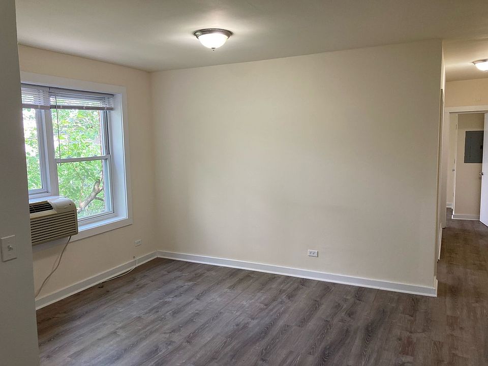 2nd image of 1858 N Humboldt Blvd #410