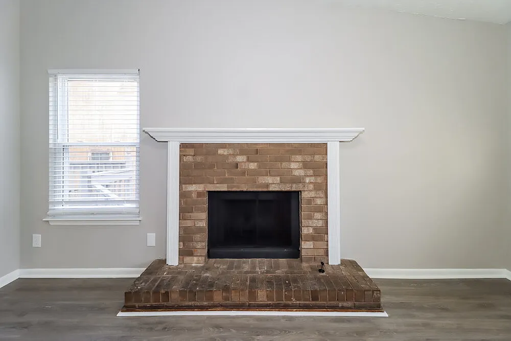 3 bed, 2.0 bath, 1309 sqft, $1,890 — Photo 3