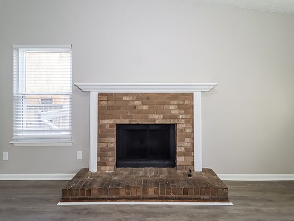 3rd image of 643 Tarragon Way SW