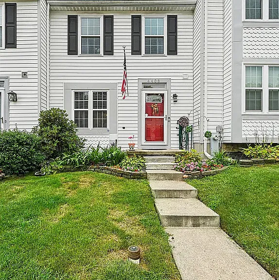 4408 Danbury Sq — Photo 2