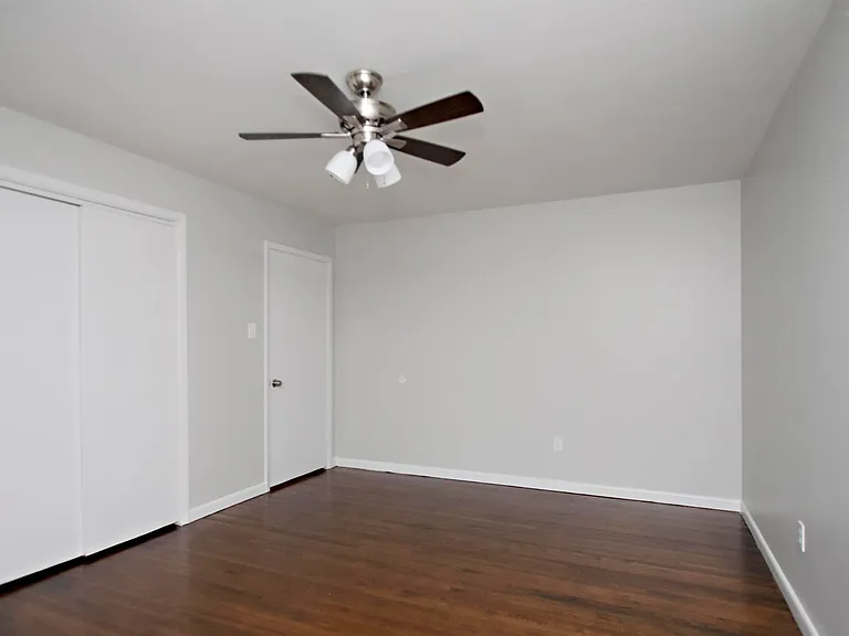 401 Valley View Dr — Photo 21