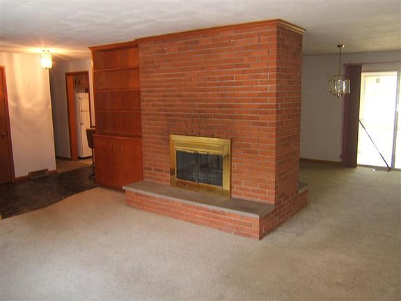5th image of 501 Eastdale Dr