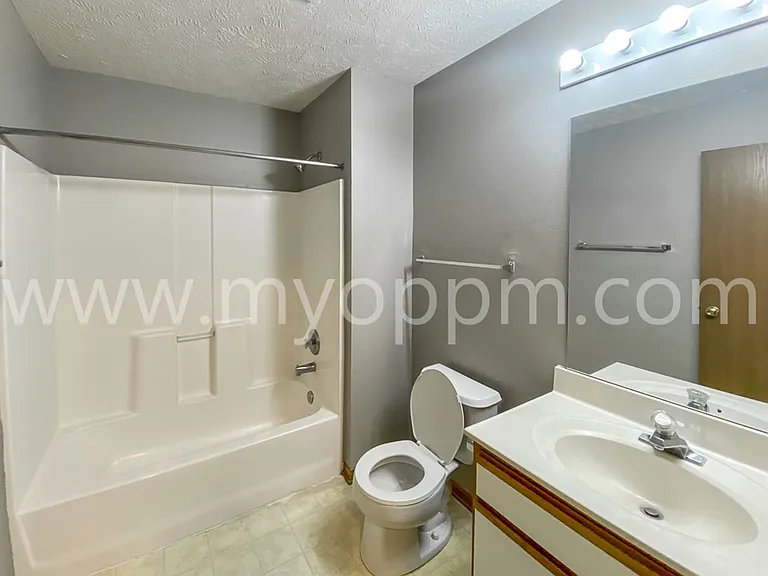 8003 S 48th St — Photo 7
