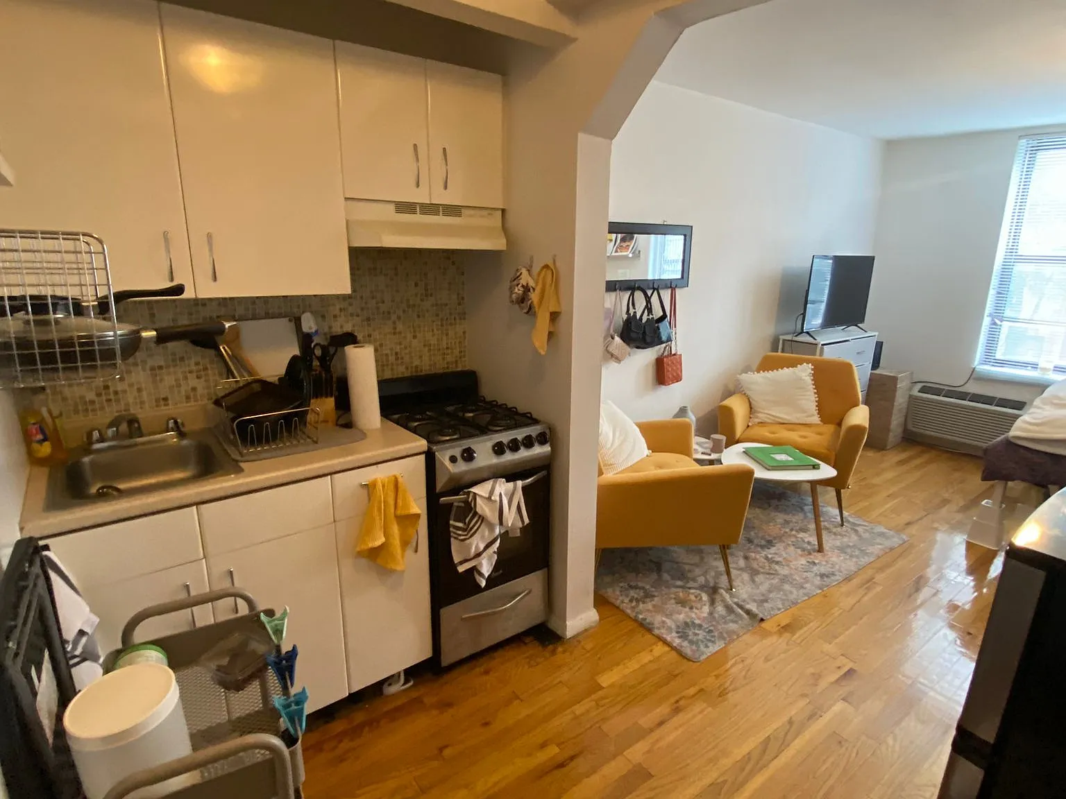 542 East 11th Street — Photo 1