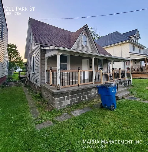 211 Park St Photo 1