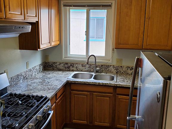 2nd image of 5622 Shattuck Ave APT D