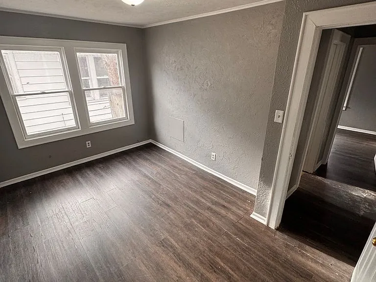 1827 Frances Ave — Photo 13