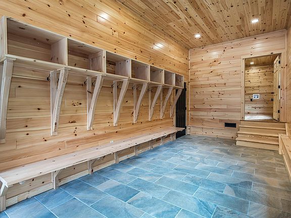 5th image of 46 Deer Run