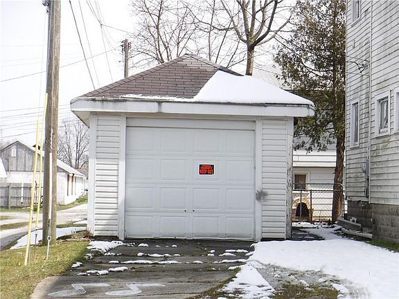 4th image of 105 N 18th St