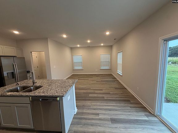 3rd image of 176 Laurinton Farms Dr