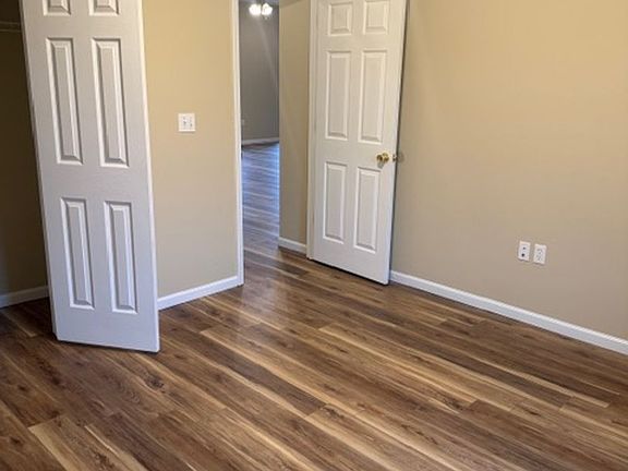 5th image of 307 Traci Dawn Dr