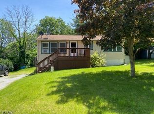11 Cedartree Trl, Wantage, NJ 07461