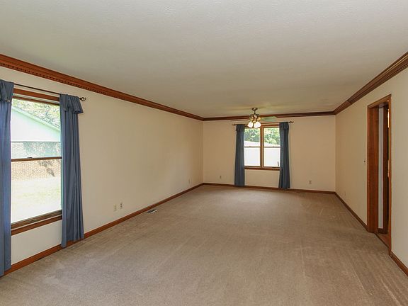 4th image of 928 W 8th St