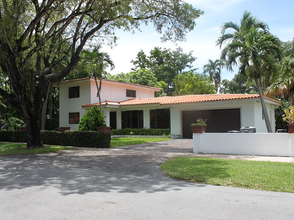 1st image of 836 Columbus Blvd