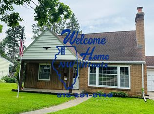 1143 W Harrison St, Freeport, IL 61032