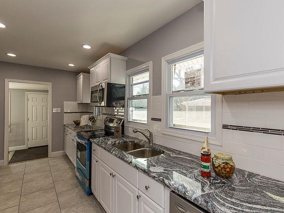 2nd image of 2404 Lincoln Ave