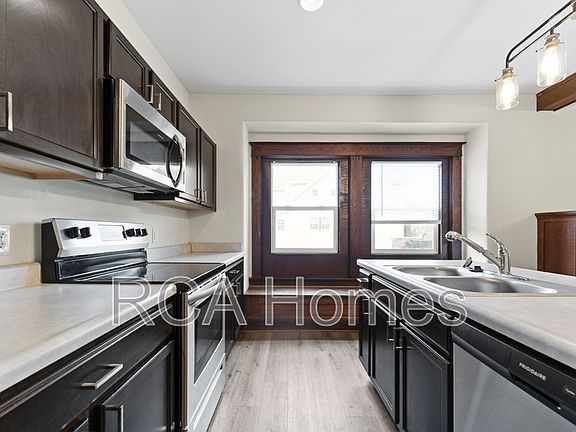 3rd image of 1306 Woodlawn Ave #1A