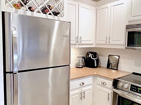 4th image of 2277 Peachtree Rd NE Unit 408
