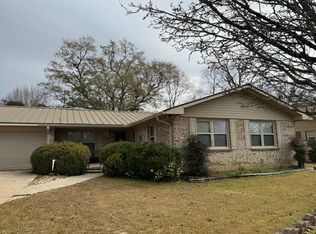 305 Montclair Dr, Dothan, AL 36301