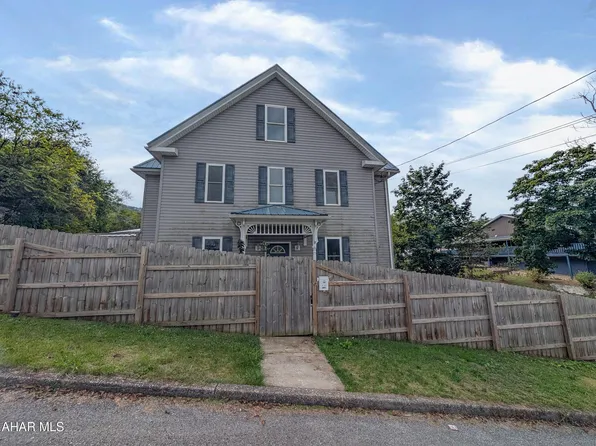615 Shoup St, Saxton, PA 16678