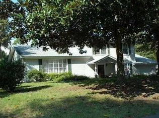 5821 Lakeview Dr, Hanahan, SC 29410