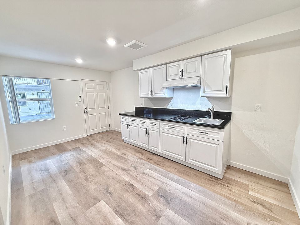 1st image of 11959 Runnymede St #24