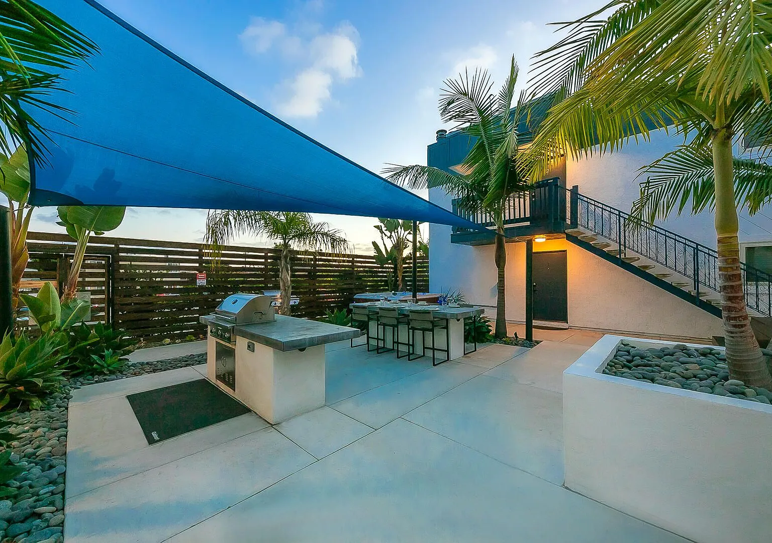 2br/2ba Remodeled Unit W/ 2 Assigned Parking Spots, Fully Gated Complex Available In Pb — Photo 4