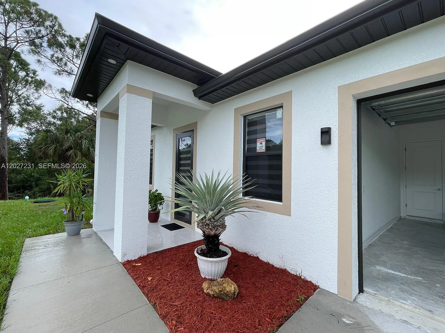 3 bed, 3.0 bath, $1,900 — Photo 2