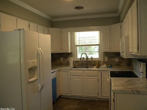 5th image of 107 E Steed Dr