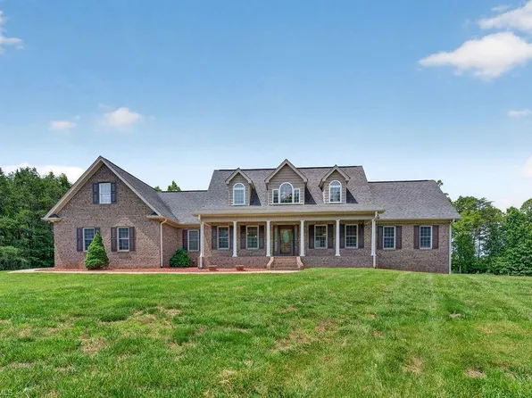 383 Simmons Rd, Pilot Mountain, NC 27041