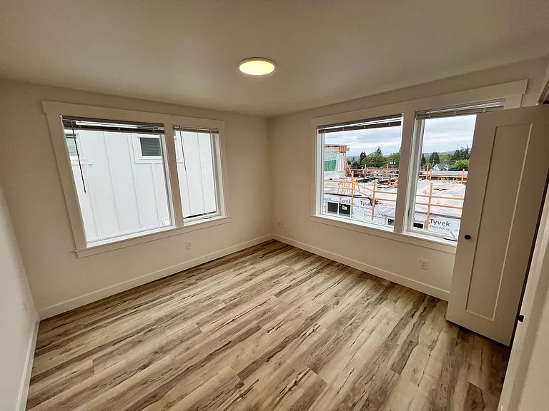 1223-1229 E Laurel St — Photo 35